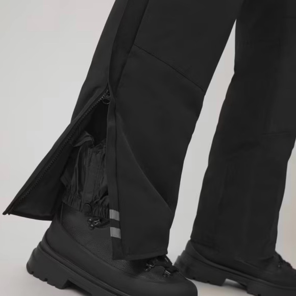 Women’s Canada Goose Tundra Pants, Size XS.  Like new!  Worn 3 times - Picture 3 of 13